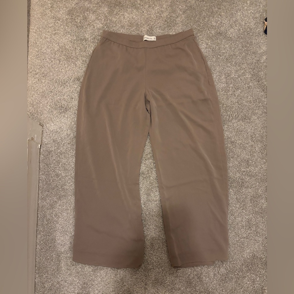 NWOT Abercrombie & Fitch Flowy Taupe Pants